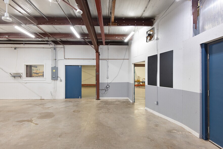 More Photos Of 1138 State St, Green Bay Warehouse For Sale