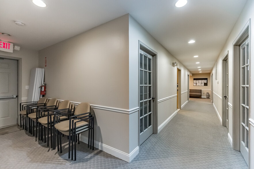More Photos Of 10425 Southern Maryland Blvd, Dunkirk Medical For Lease