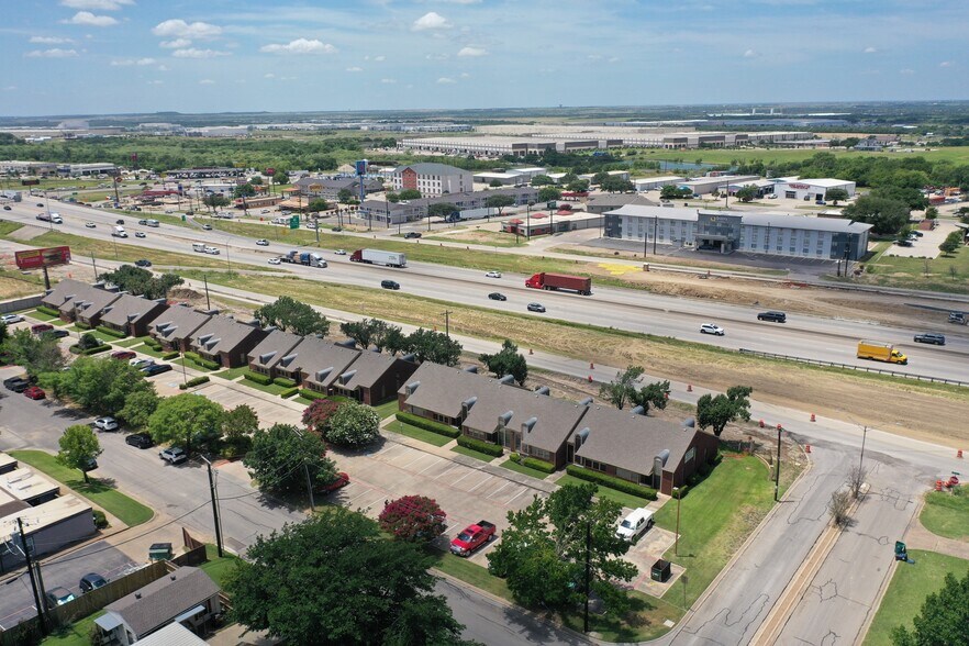 More Photos Of 4234 N Interstate 35, Denton Medical For Sale