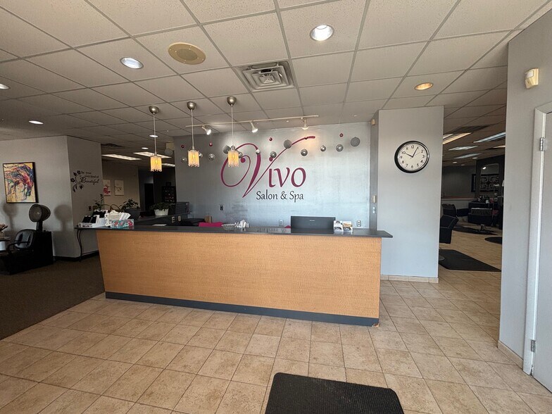 More Photos Of 1714-1720 Manhattan Dr, Waukesha Storefront For Lease