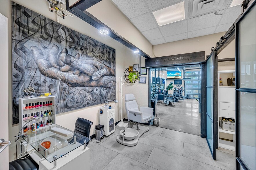 More Photos Of 815 NE 13th St, Fort Lauderdale Freestanding For Sale