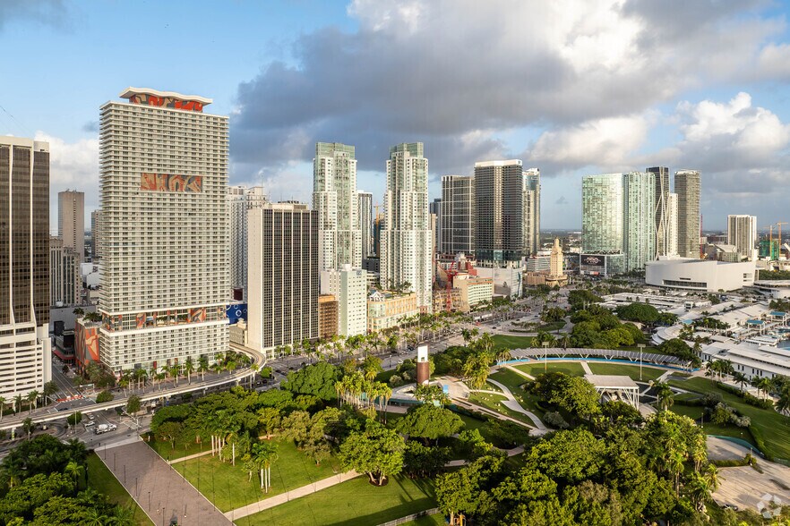 More Photos Of 50 Biscayne Blvd, Miami Multifamily For Sale