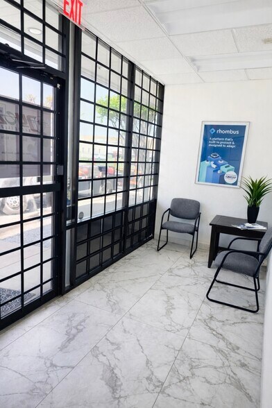 More Photos Of 10606 Shady Trl, Dallas Showroom For Sale