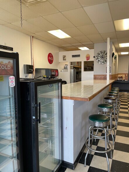 More Photos Of 2245 W Columbia Ave, Battle Creek Unknown For Lease