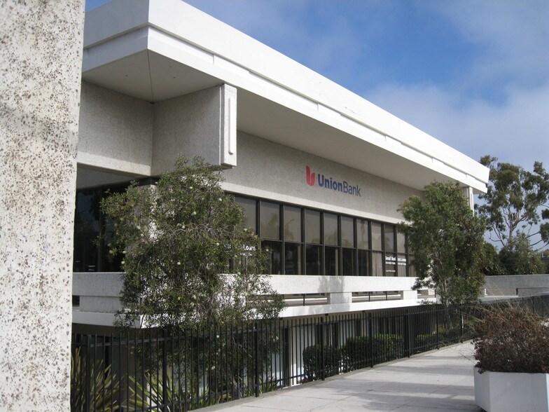 More Photos Of 250 S Mills Rd, Ventura Office For Sale