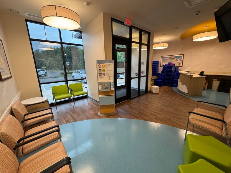More Photos Of 8805-8815 Wilkens Blvd, Mason Storefront For Lease