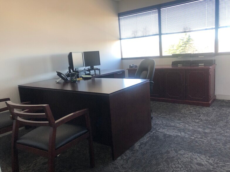 More Photos Of 7900 Tanners Gate Ln, Florence Office For Lease