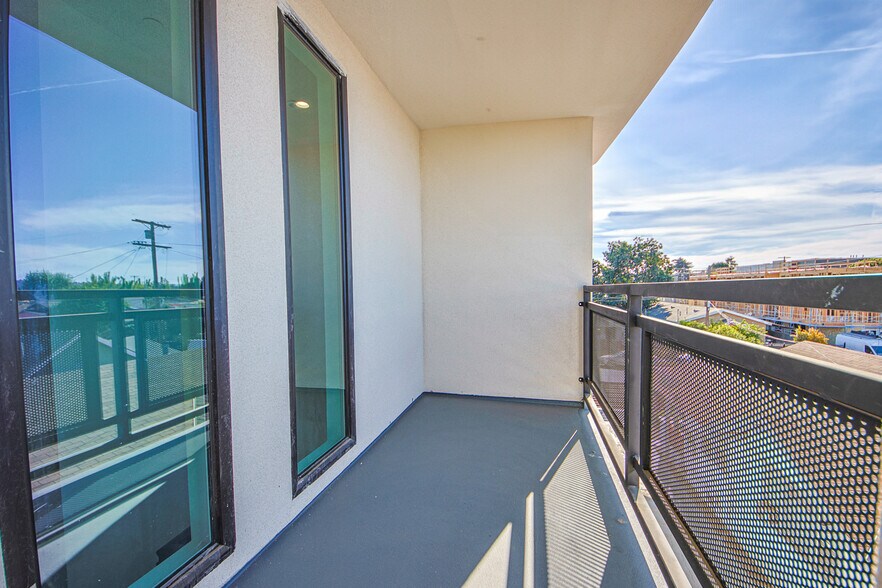 More Photos Of , Los Angeles Multifamily For Sale
