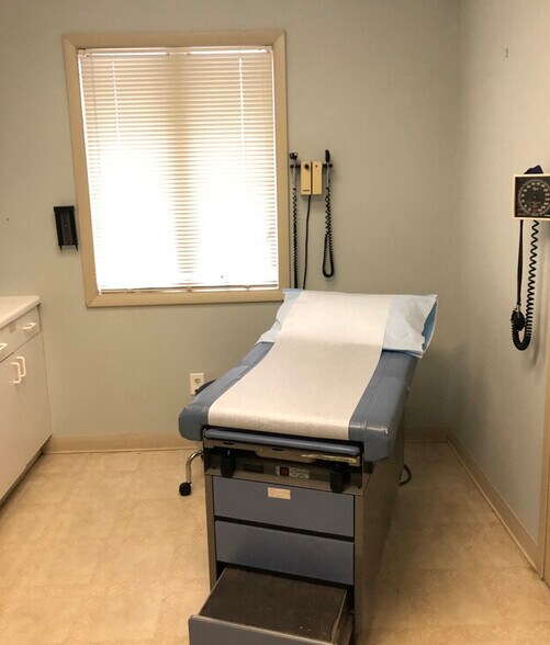 More Photos Of 2180 Northwest Blvd, Newton Medical For Sale