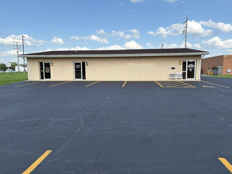 Primary Photo Of 1305 N Carbon St, Marion Office For Sale