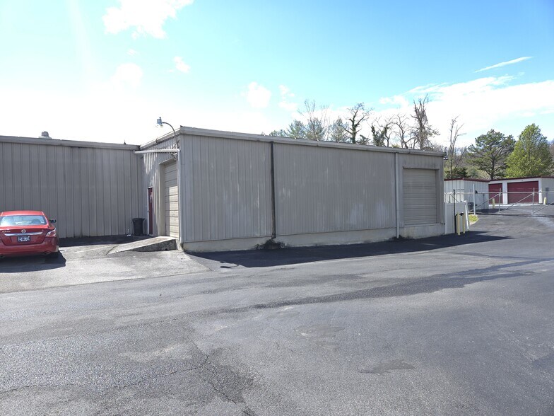 More Photos Of 1274 Volunteer Pky, Bristol Office For Lease