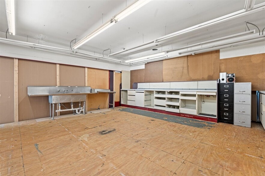 More Photos Of 7535 Williamson Rd, Roanoke Restaurant For Lease