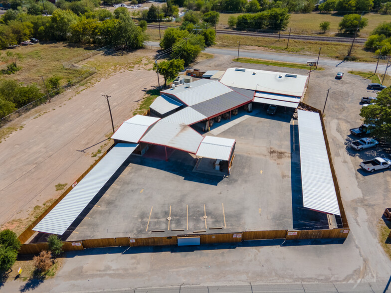 Primary Photo Of 1402 Old Iowa Park, Wichita Falls Specialty For Lease