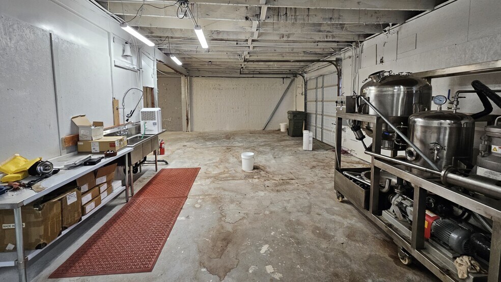 More Photos Of 551 14th Ave, Longview Freestanding For Sale