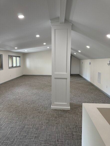 More Photos Of 7373 Hodgson Memorial Dr, Savannah Office For Lease