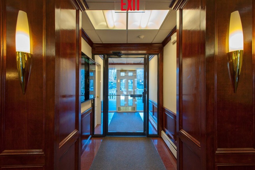 More Photos Of 285 Middle Country Rd, Smithtown Medical For Lease
