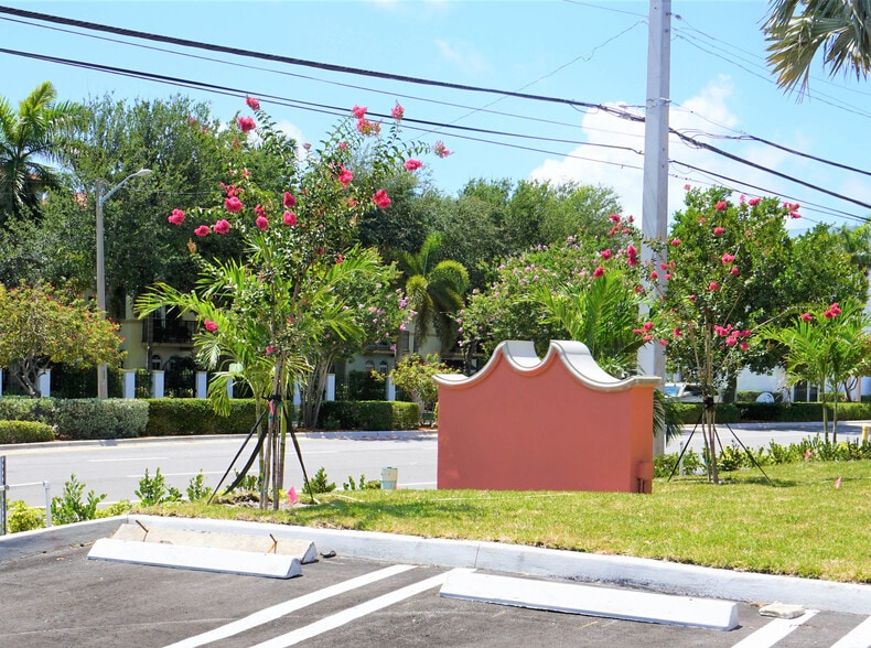 More Photos Of 2923 S Federal Hwy, Boynton Beach General Retail For Lease