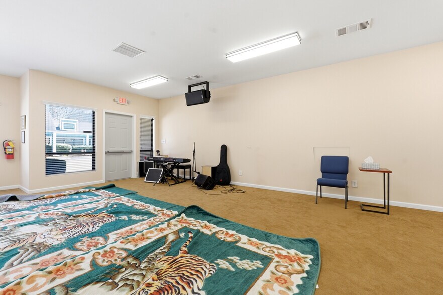 More Photos Of 415-421 W Pike St, Lawrenceville Office For Sale