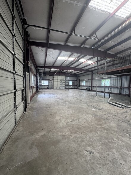 More Photos Of 777 LA-397, Lake Charles Light Distribution For Lease