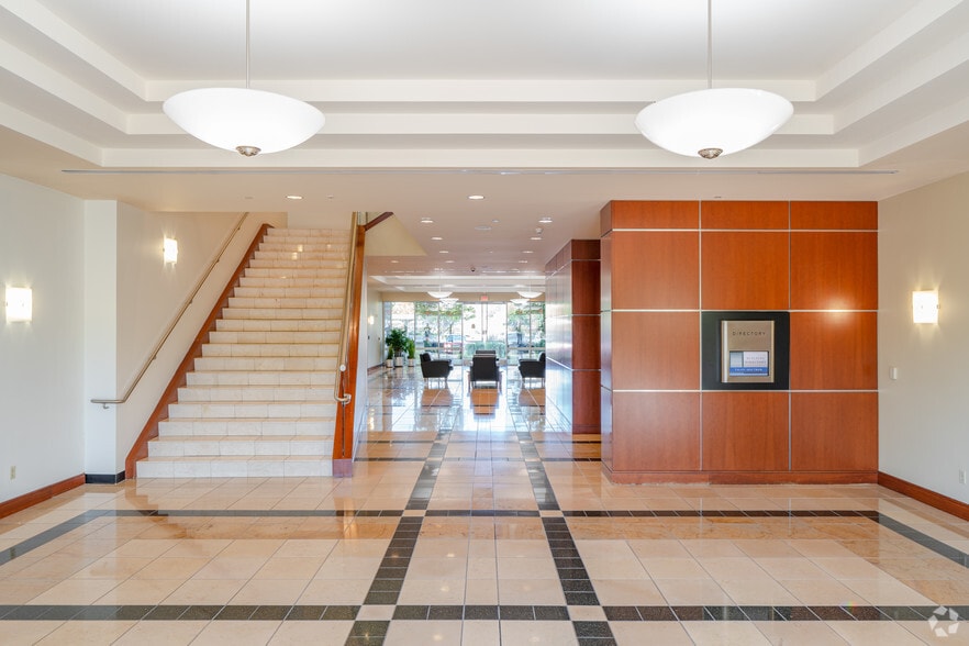 More Photos Of 5701 W Talavi Blvd, Glendale Office For Lease