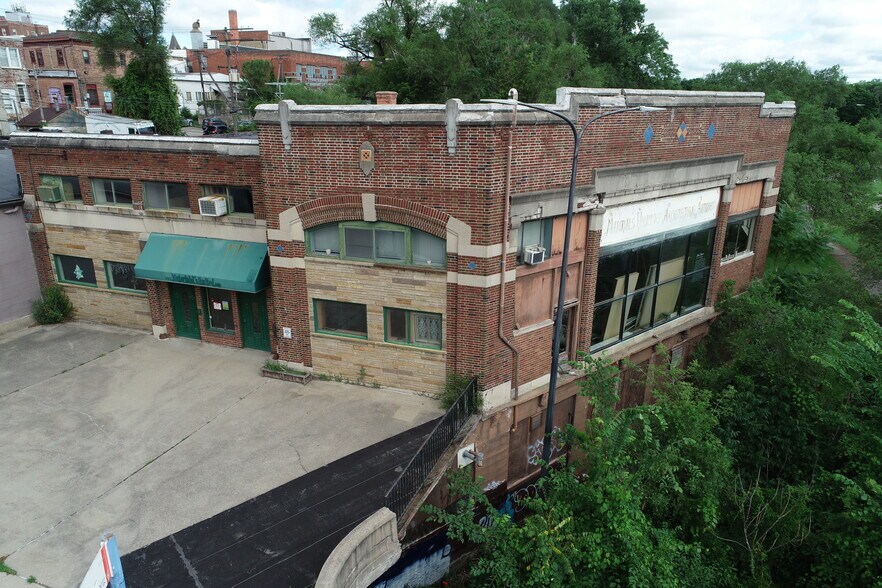 More Photos Of 2 W Michigan Ave, Ypsilanti Freestanding For Lease