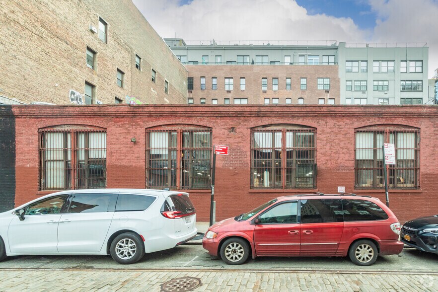More Photos Of 52 Bridge St, Brooklyn Apartments For Lease