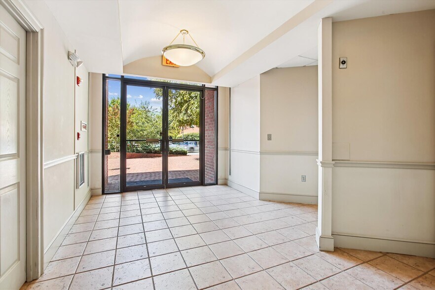 More Photos Of 1501 Duke St, Alexandria Office For Lease