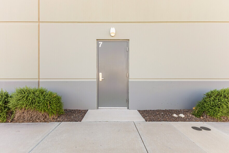 More Photos Of 450 N 54th St, Chandler Distribution For Lease