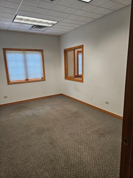 More Photos Of 6400 W College Dr, Palos Heights Medical For Lease