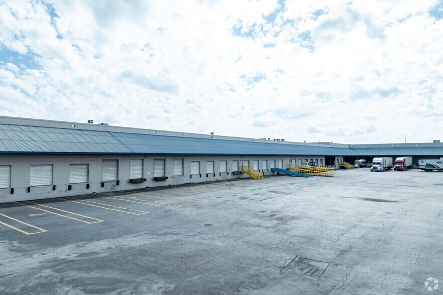 More Photos Of 7000 NW 32nd Ave, Miami Warehouse For Lease