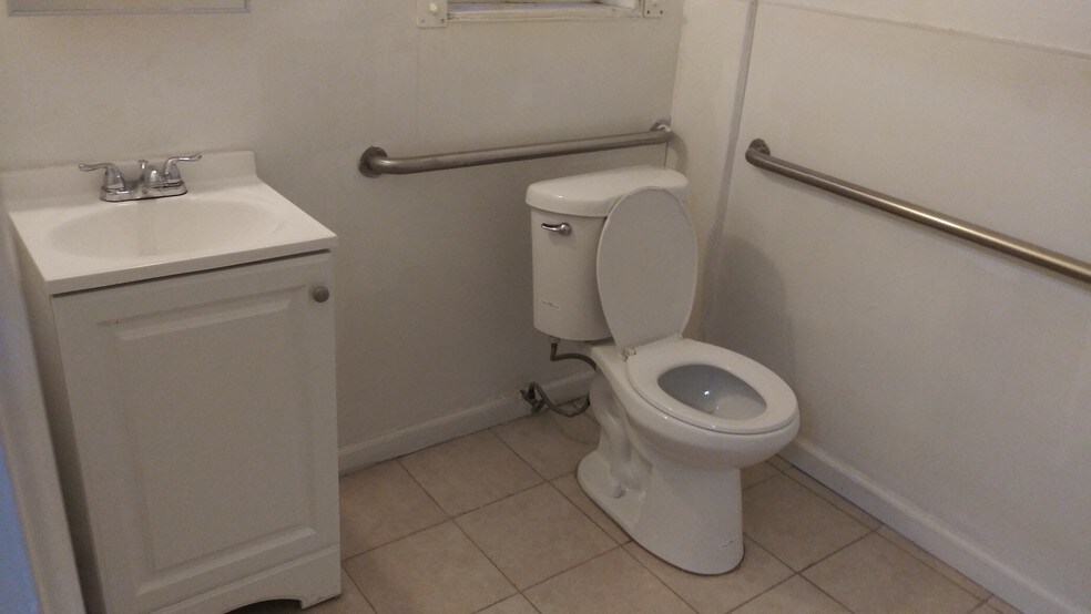 More Photos Of 1218-1224 Long Beach Blvd, Long Beach Storefront Retail Residential For Lease