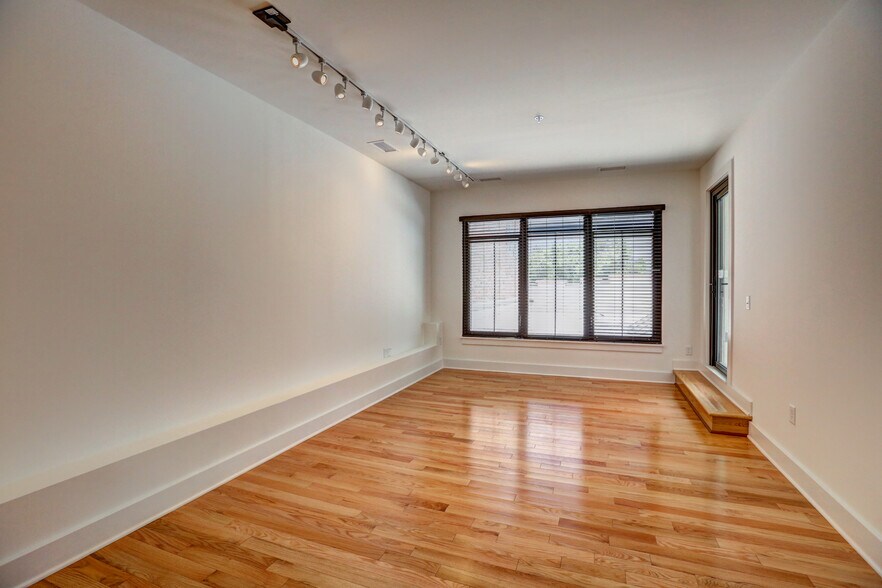 More Photos Of 304 E Grace St, Richmond Storefront Retail Office For Sale