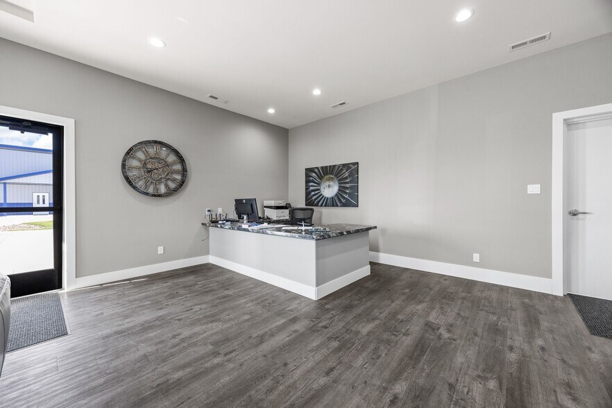 More Photos Of 530 Aircom Dr, Marion Airplane Hangar For Sale