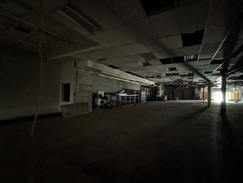 More Photos Of 6100 Jefferson Blvd, Groves Department Store For Sale