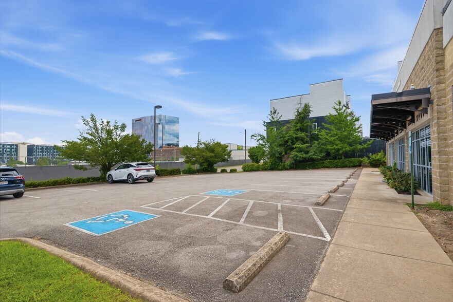 More Photos Of 2900 Felicia St, Nashville Medical For Sale