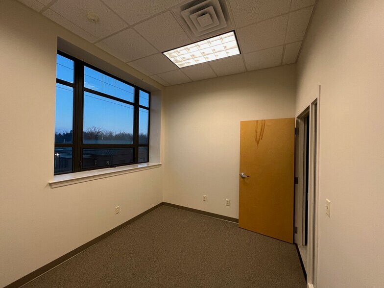 More Photos Of 181 E Stiegel St, Manheim Warehouse For Lease