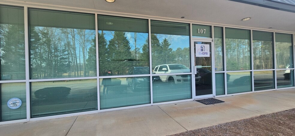 More Photos Of 100 Governors Trace, Fayetteville Office For Lease