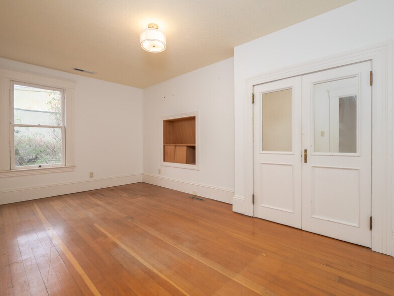 More Photos Of 317 NE Sacramento St, Portland Office For Sale