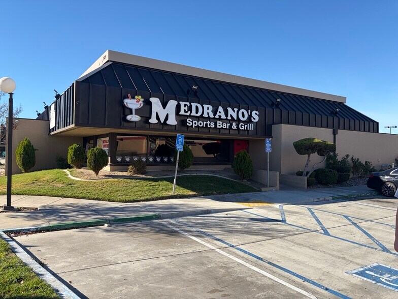 More Photos Of 1525 W Avenue K, Lancaster Restaurant For Lease