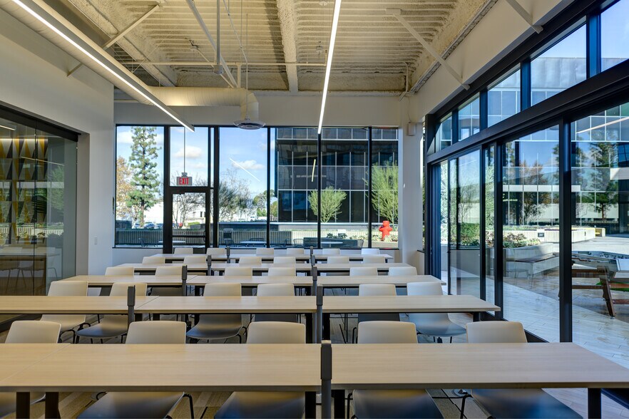 More Photos Of 3100 S Harbor Blvd, Santa Ana Office For Sale