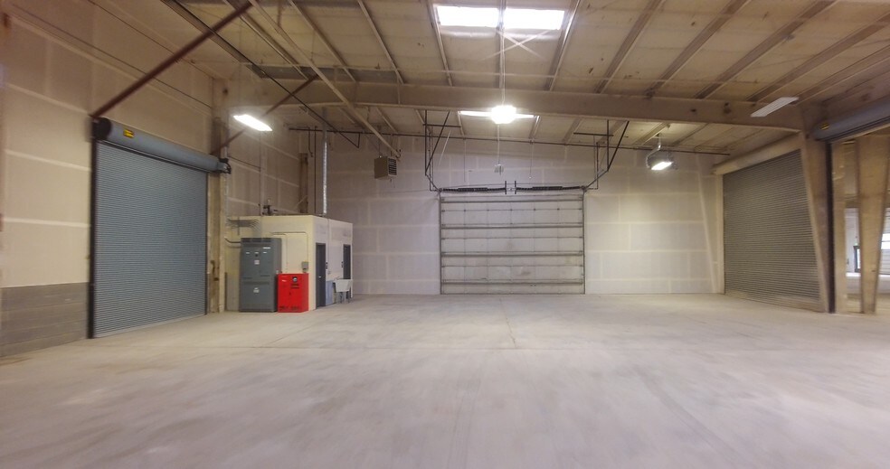 More Photos Of 20495 Murray Rd, Bend Warehouse For Lease