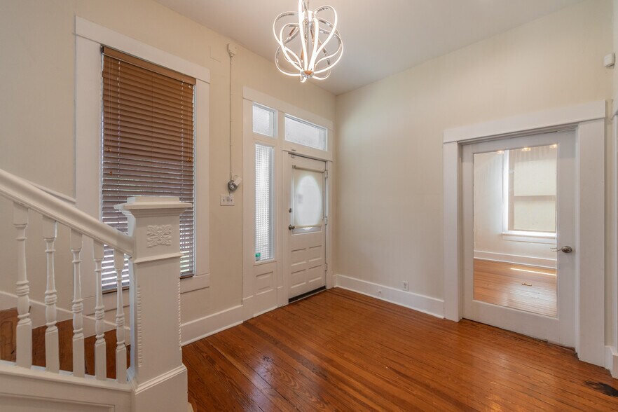 More Photos Of 214 E Ashby Pl, San Antonio Office For Lease