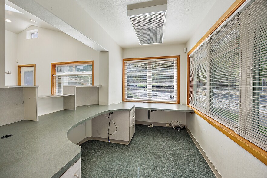 More Photos Of 1049 Siskiyou Blvd, Ashland Medical For Sale