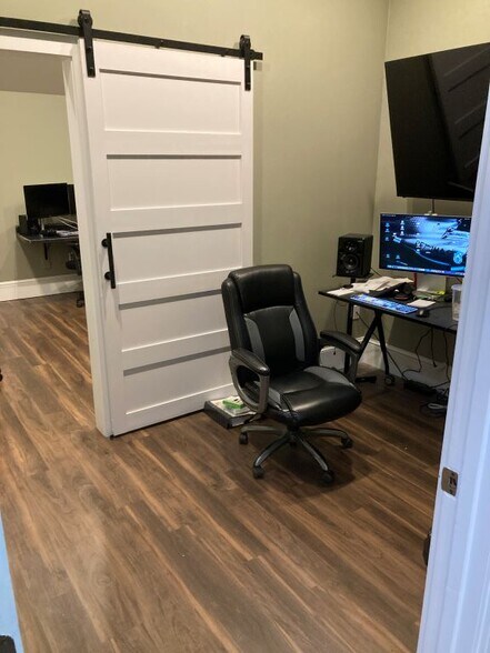 More Photos Of 1531 E Bradford Pky, Springfield Medical For Lease