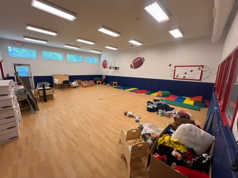 More Photos Of 82 Capital Dr, Warsaw Daycare Center For Sale