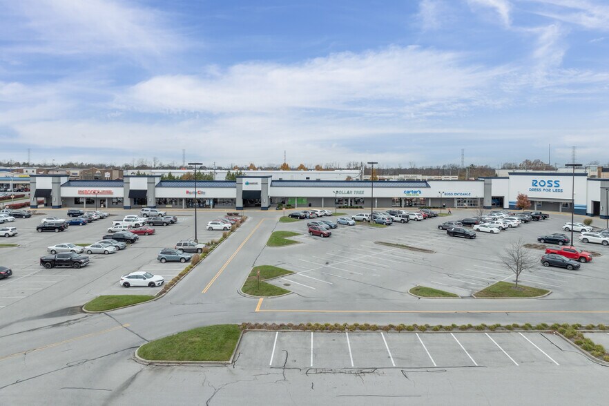 More Photos Of 127 W Tiverton Way, Lexington Unknown For Lease