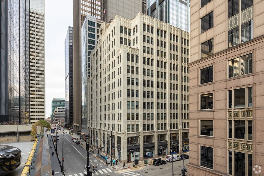More Photos Of 300 W Adams St, Chicago Office For Sale