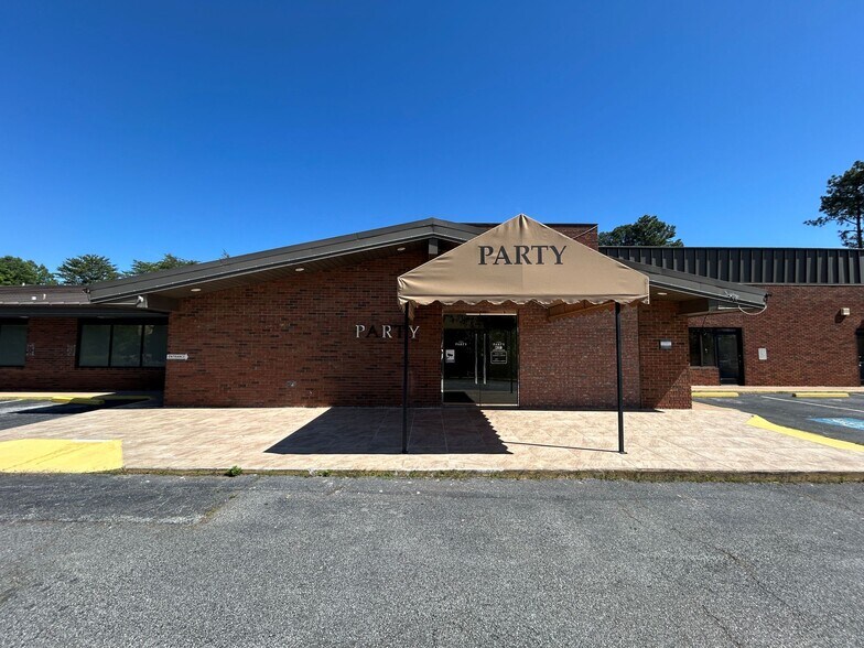 More Photos Of 3370 Venture Pky, Duluth Restaurant For Lease