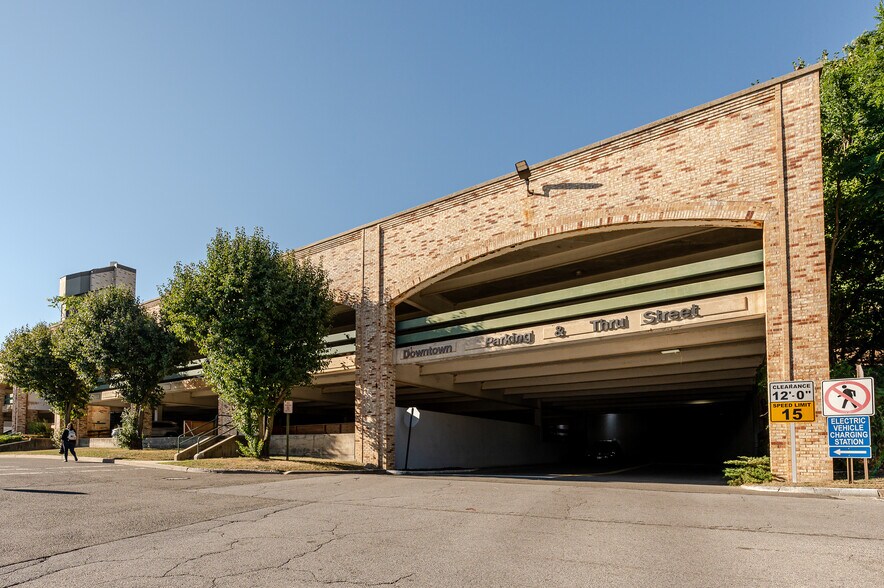 More Photos Of 51-53 Glen St, Glen Cove Office For Lease