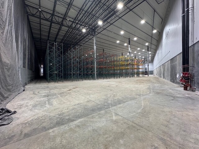 More Photos Of 200 S Pemberton Rd, Pemberton Distribution For Lease